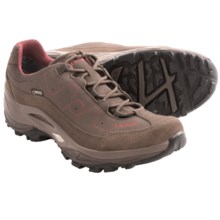 53%OFF 女性のハイキングシューズ アイオワトロゴアテックス（R）XCR（R）ロートレイルシューズ - 防水（女性用） Lowa Toro Gore-Tex(R) XCR(R) Lo Trail Shoes - Waterproof (For Women)画像